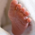 赤ちゃんの足