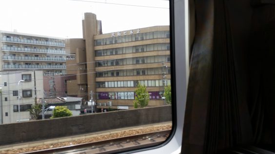 関空特急の車窓から
